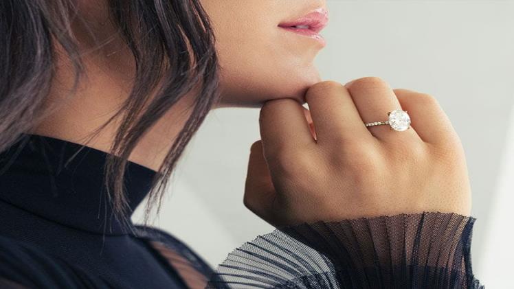 Why Moissanite Stone Gives An Elegant Look Like Diamonds?